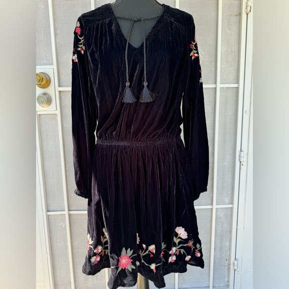 a.n.a. A New Approach Black Velvet Mini Dress Embroidered Long Sleeve, Size L - Picture 3 of 10